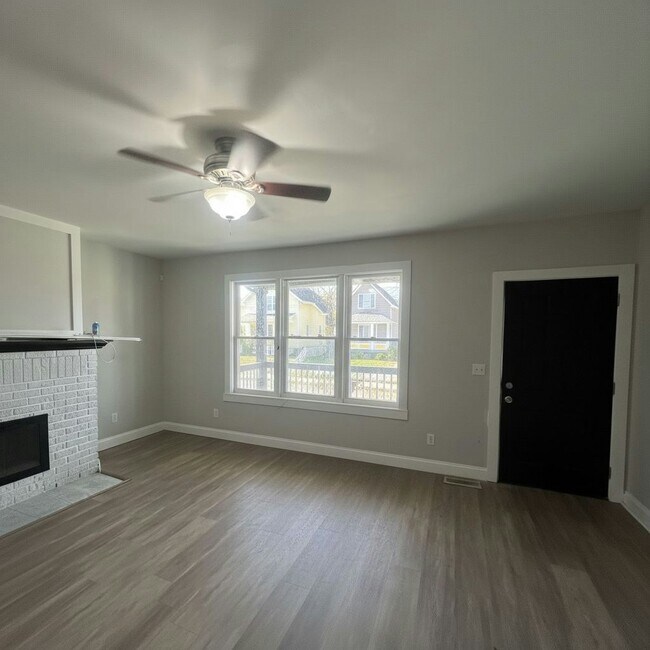 Building Photo - 800 Carpenter St