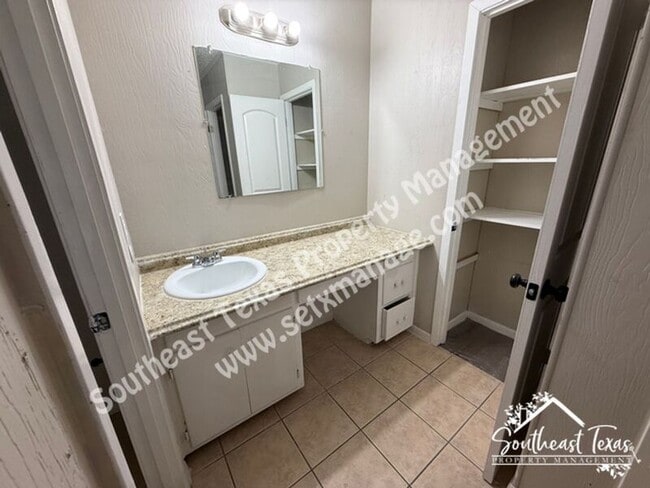 Building Photo - 445 N 18th St