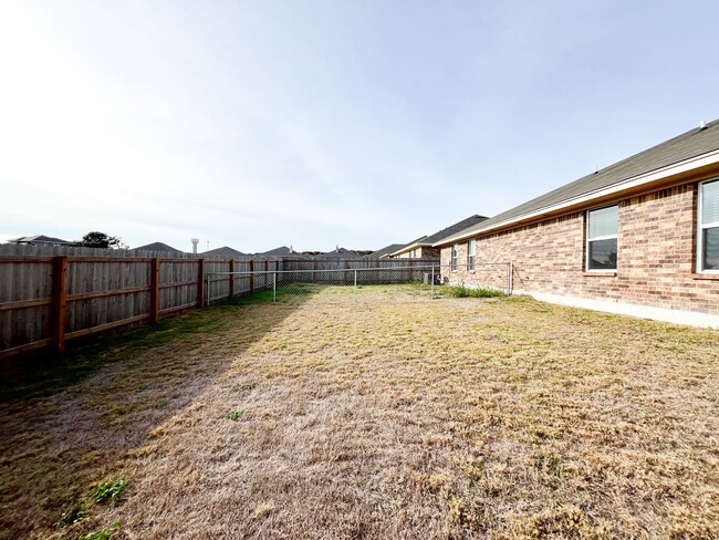 Building Photo - 1606 Risen Star Ln