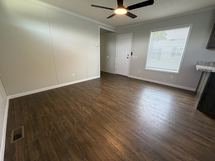 Building Photo - 38051 St Tropez Dr