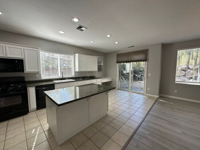Building Photo - 8120 Silver Strike Ct