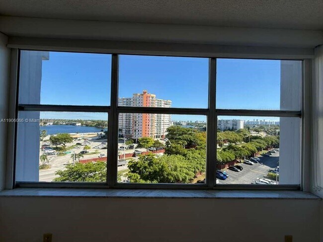 Building Photo - 1200 NE Miami Gardens Dr