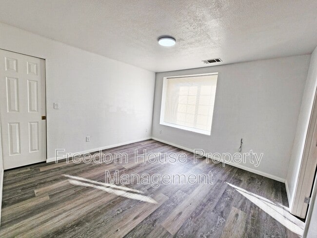 Building Photo - 670 Bourbon St