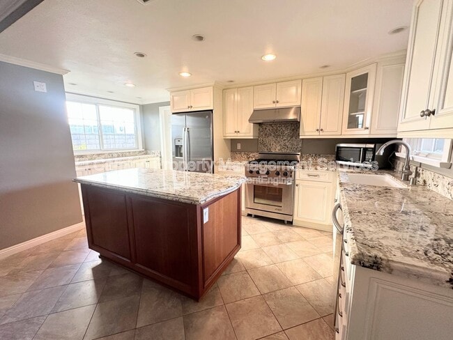 Building Photo - 750 Vinemead Dr