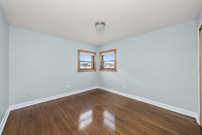 Building Photo - 5701 W 55th St