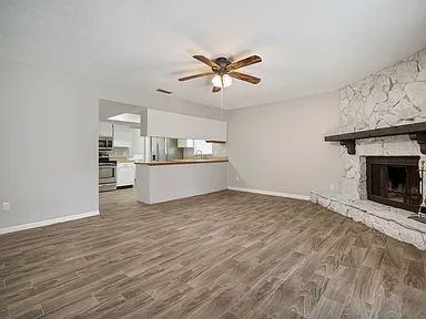 Building Photo - Beautiful Valrico Home | No Carpet + Screened Patio + Bonus Room