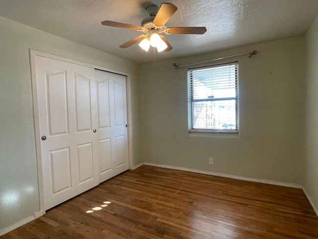 Building Photo - 1817 Cornell Dr SE