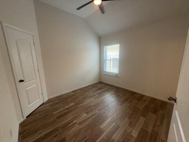 Building Photo - 3443 Rainshore Dr