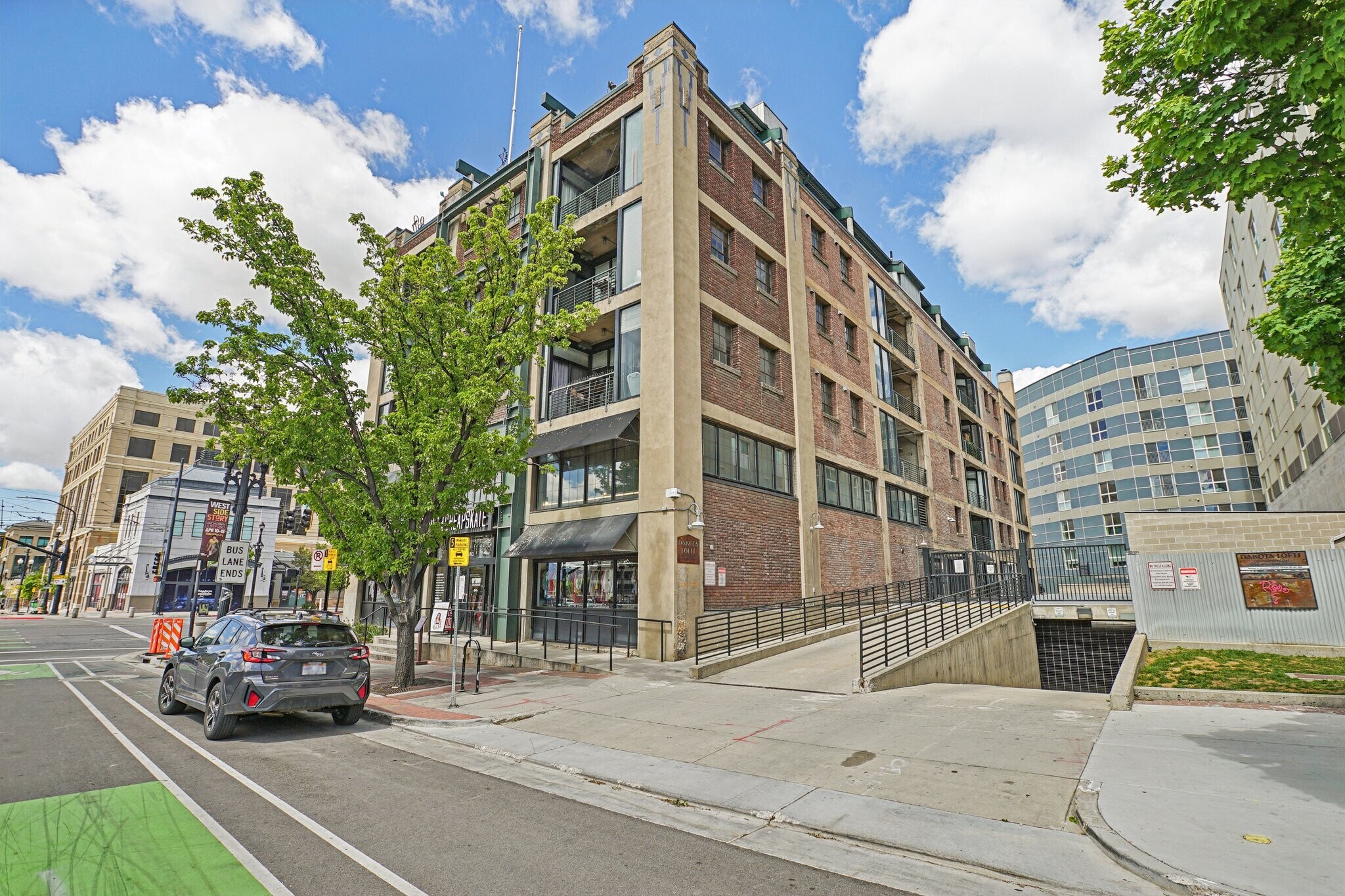 Building Photo - 380 W 200 S