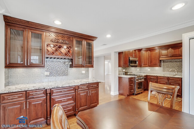 Building Photo - 335 Brookside Ln