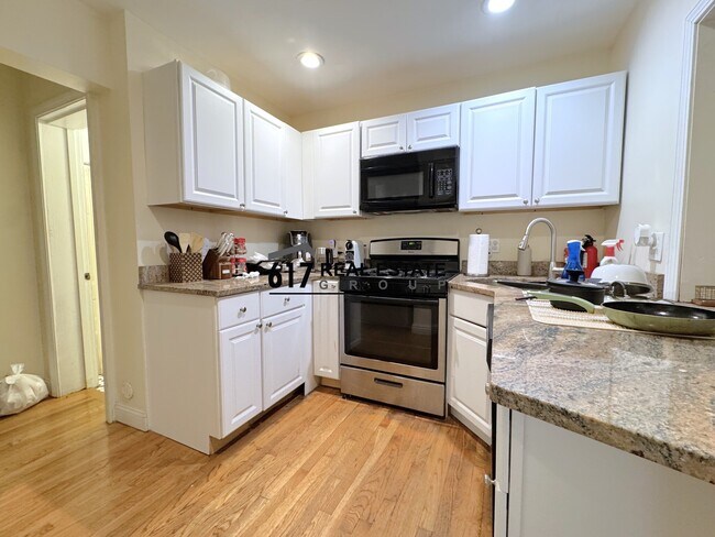 Building Photo - 56 Egmont St