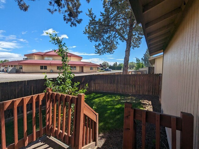 Building Photo - 2x2 duplex with a fenced yard, single-car ...