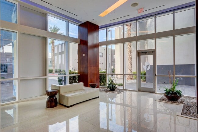 Building Photo - Fully Furnished 2 Bedroom 2 Bath High Rise with Strip Views