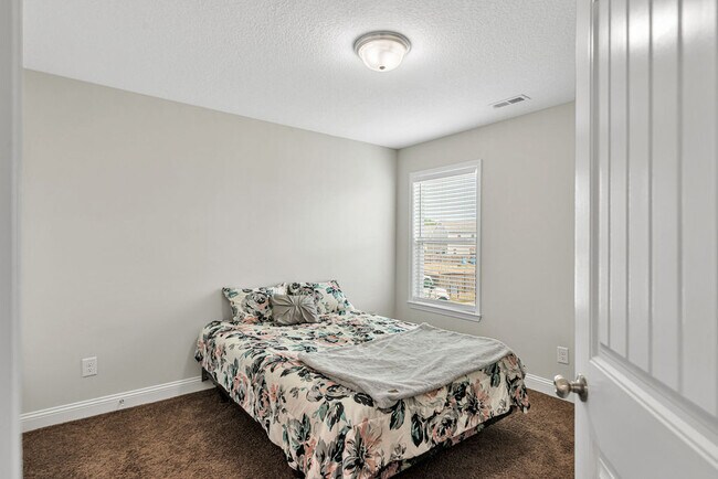 Building Photo - 301 Bear Run