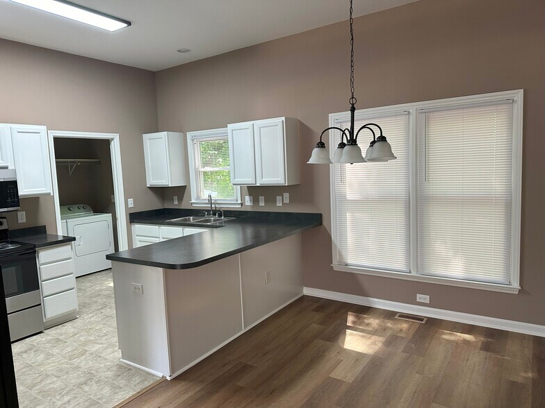 Building Photo - 420 Johnson St