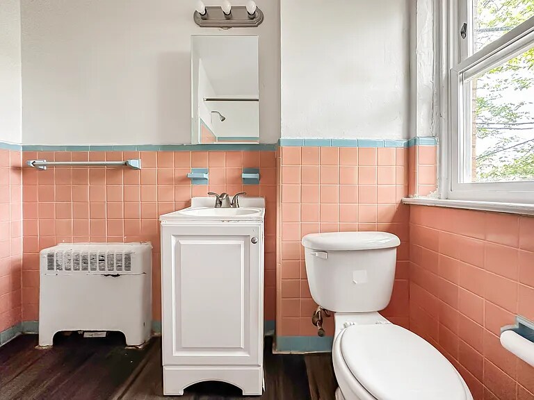 Building Photo - 1545 Medary Ave