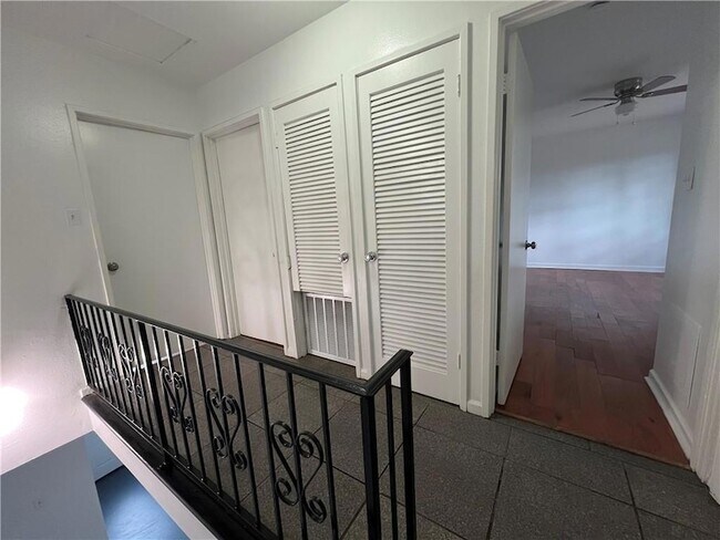 Building Photo - 7702 Belcrest Pl