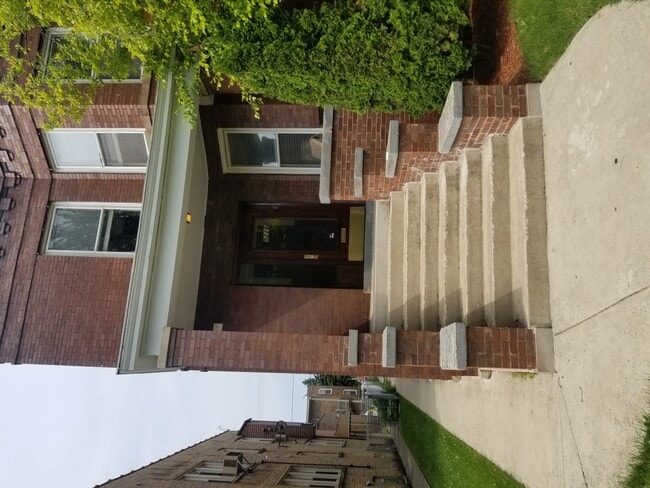 Building Photo - 5226 W Hutchinson St