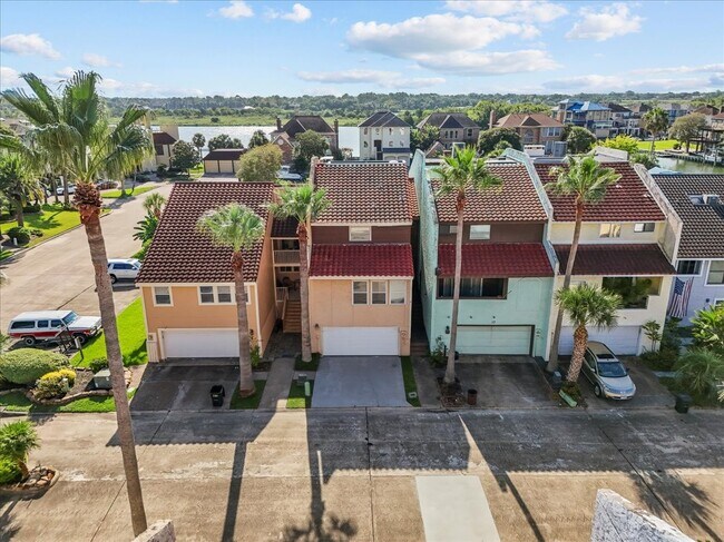 Building Photo - 17 Antilles Ln