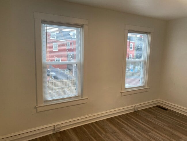 Building Photo - Cozy 2 Bedroom Home with Central Air!