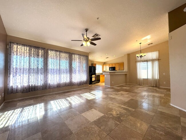 Building Photo - 2 BEDROOM PLUS OFFICE/DEN IN MCDOWELL MTN ...