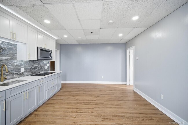 Building Photo - 32 W Main St