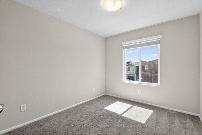 Building Photo - $500 gift card with lease signed by 10/1/25