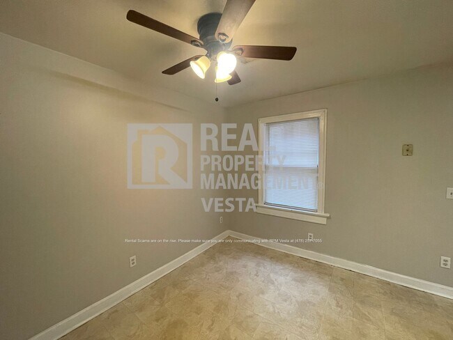 Building Photo - 3163 Highpoint Dr