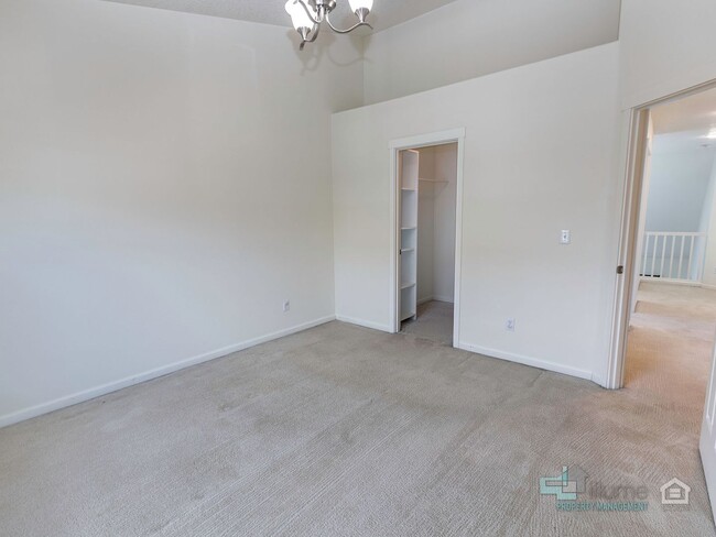 Building Photo - Beautiful 3 Bed/3 Bath Home!