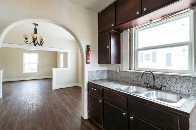 Building Photo - 3811 Fox St