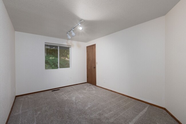 Building Photo - Charming 3-Bedroom Duplex Minutes from JBL...