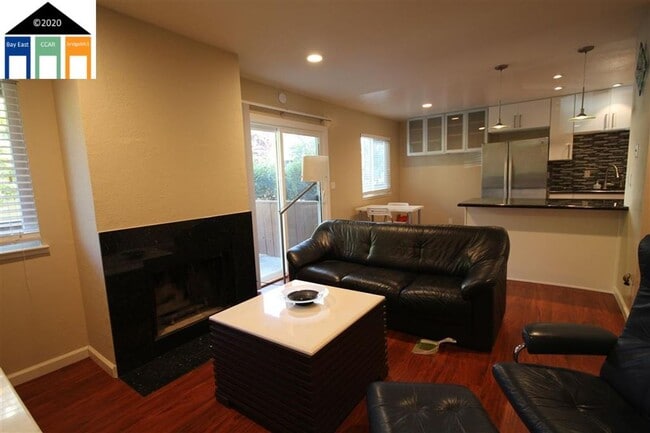 Building Photo - $2990 Stunning Remodeled 2BR/2BA Condo in ...