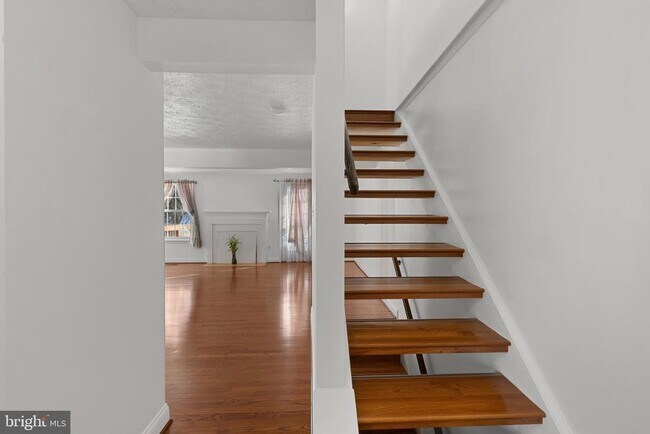 Building Photo - 10877 Olde Woods Way