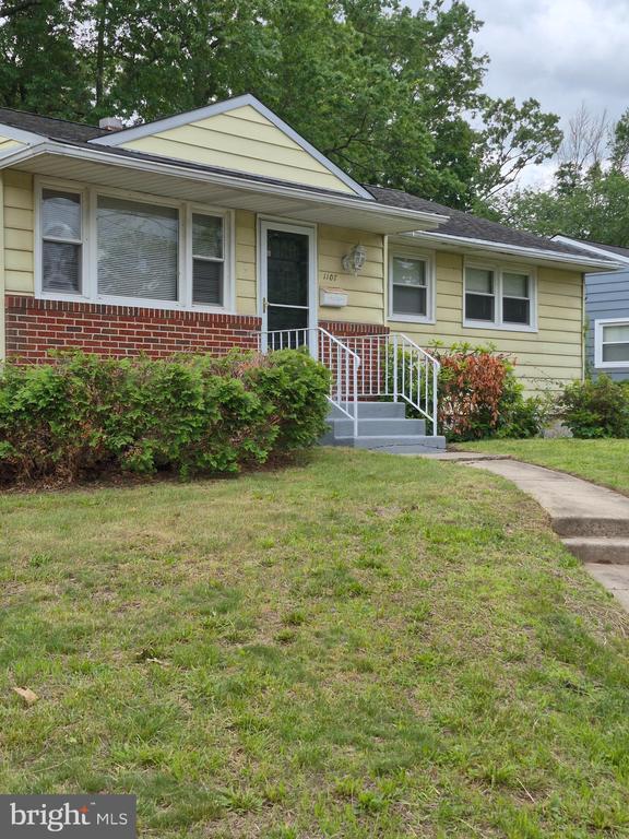 Primary Photo - 1107 Hickory St
