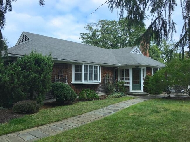 Building Photo - Saunderstown Village Rental