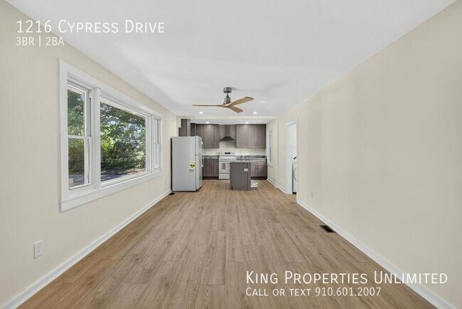 Building Photo - 1216 Cypress Dr