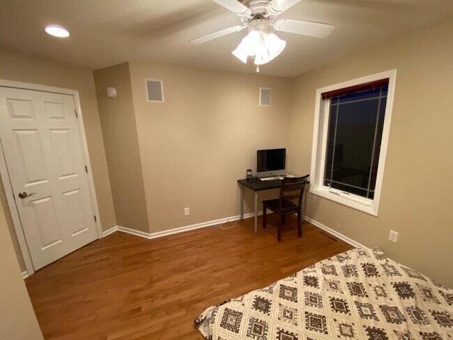 Building Photo - 5030 Archer Ln N