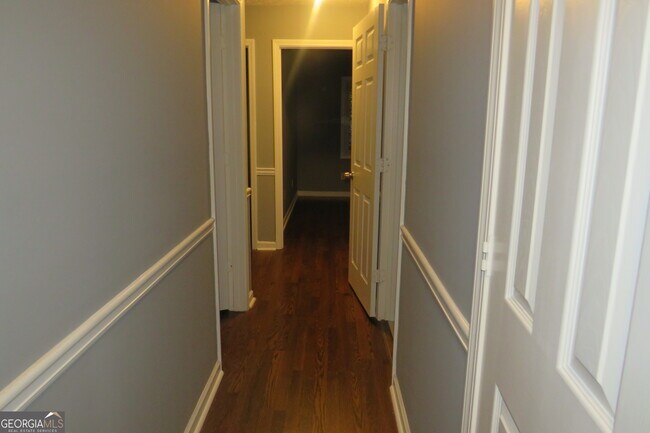 Building Photo - 1105 Hampton Rd