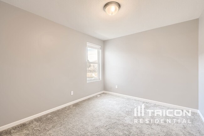 Building Photo - 755 Stonegate Rd