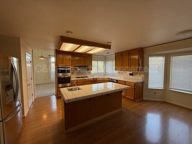 Building Photo - 440 Gianelli St