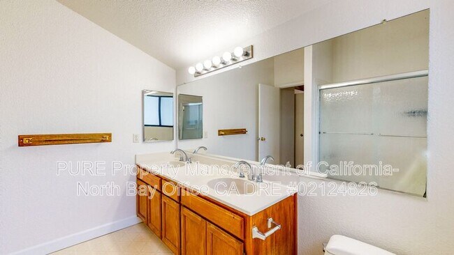 Building Photo - 7474 Mercedes Way