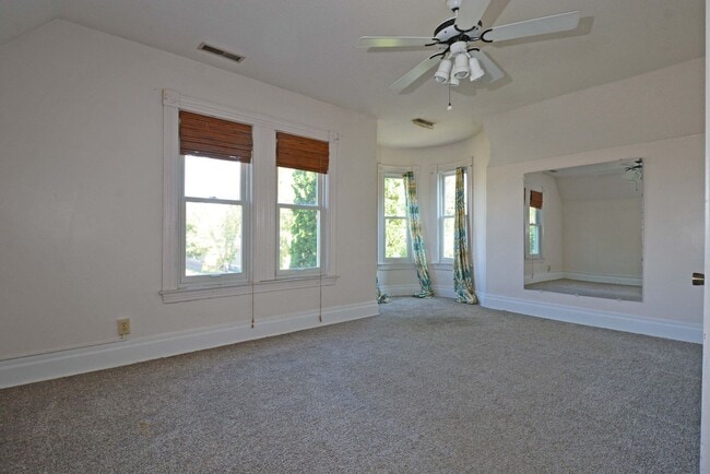 Building Photo - Beautiful 3-Bed 1.5-Bath Home in St. Paul!