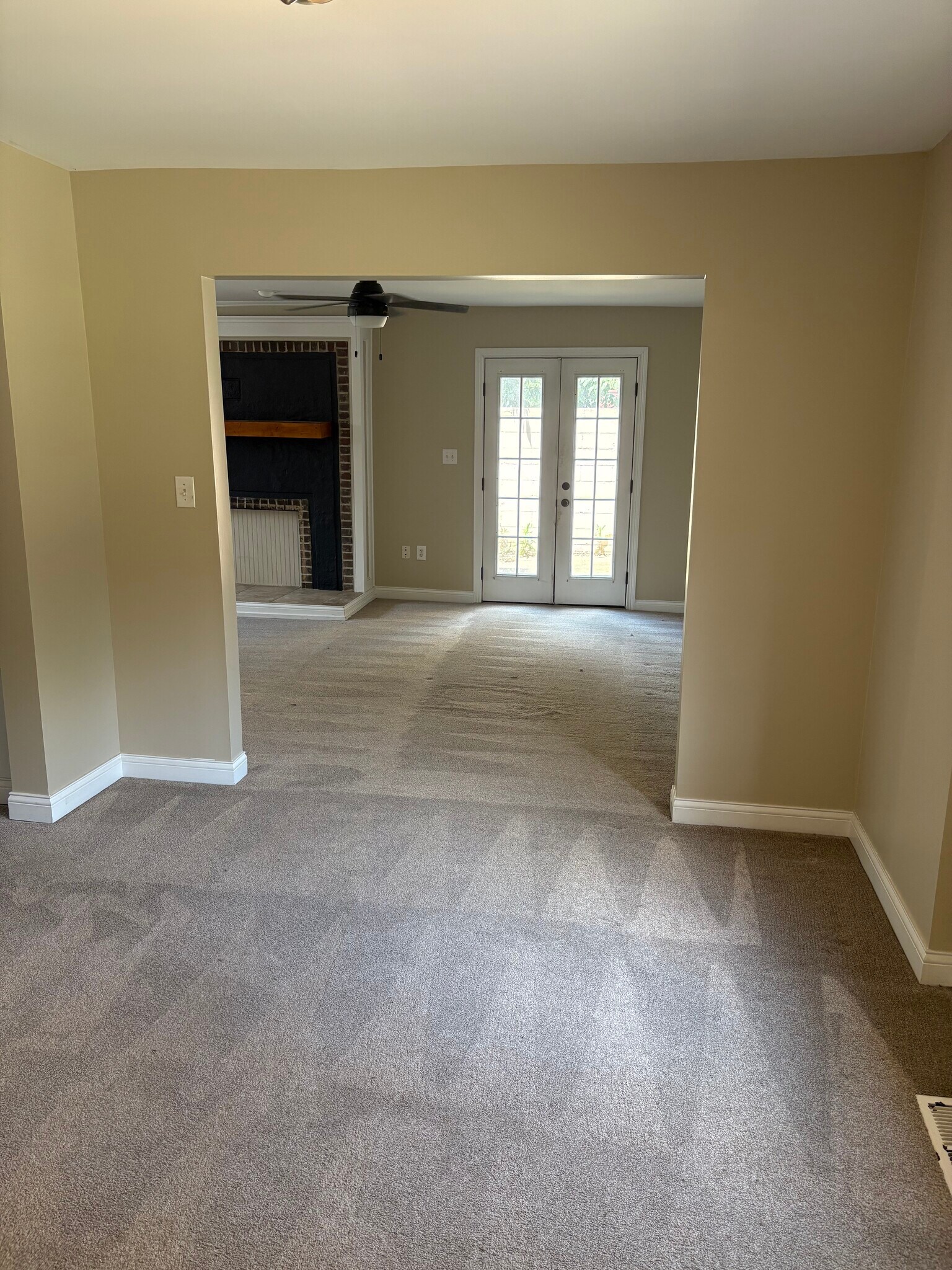 Entry / Dining / Living - 1924 N Talbott St