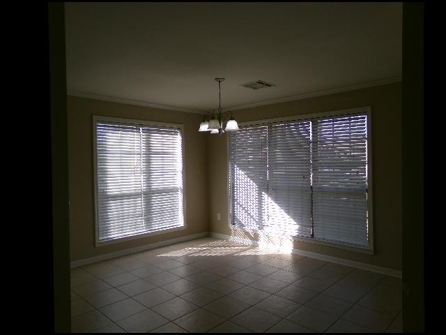 Building Photo - 303 Hidden Meadows Dr