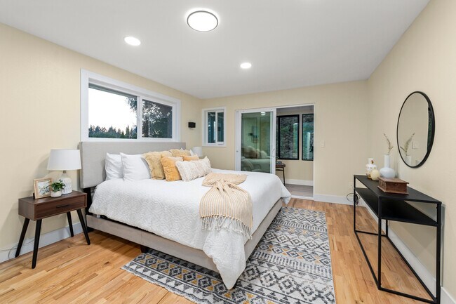 Building Photo - 130 SW 194th St