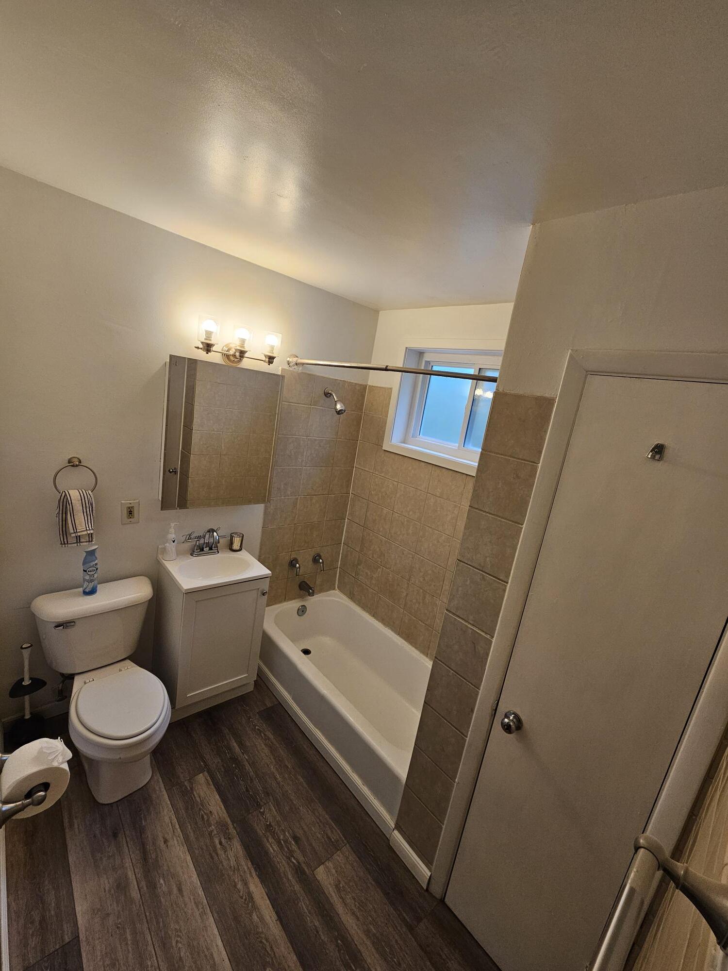 Bathroom - 4011 Buckingham Dr
