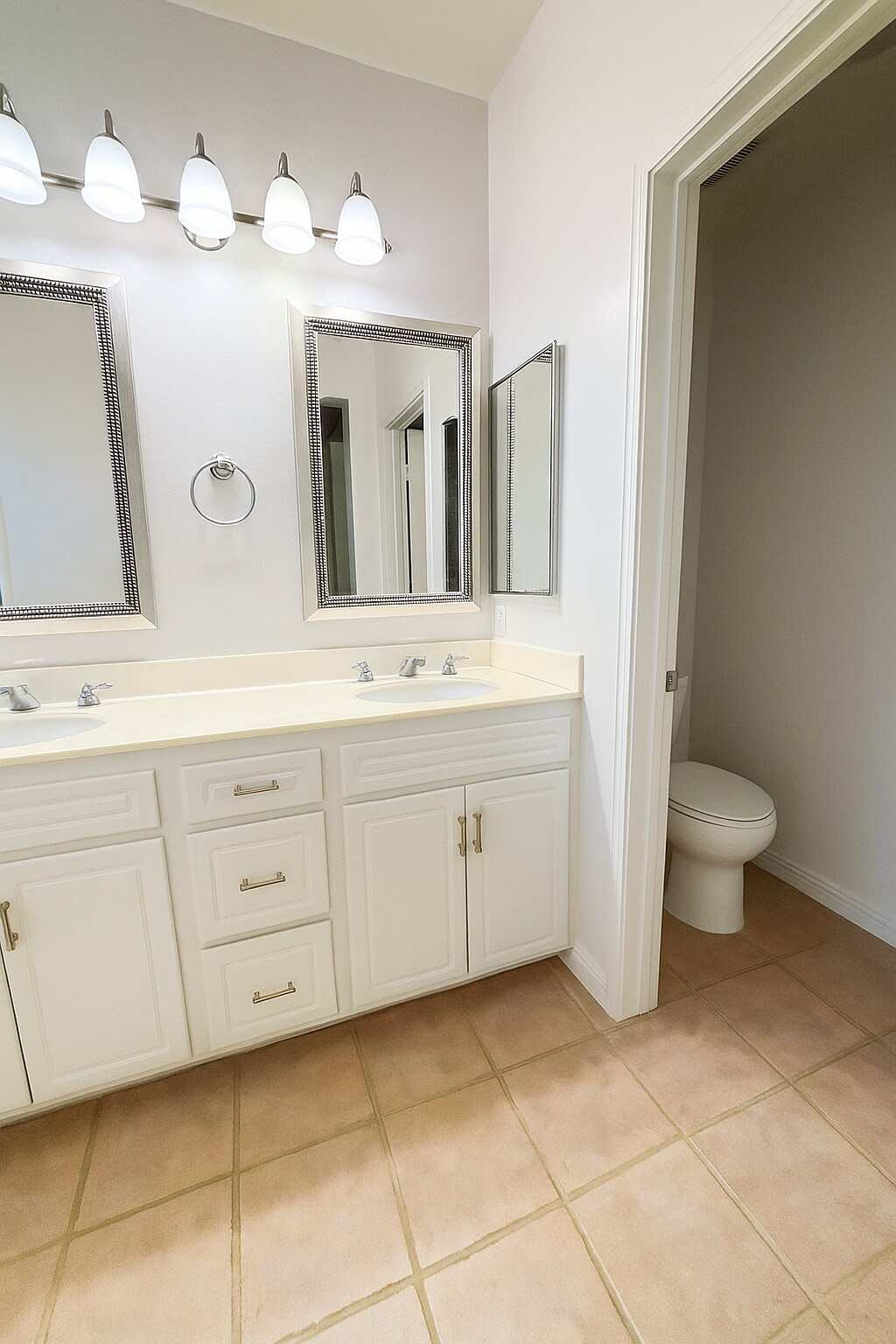 Building Photo - 2755 Dietrich Dr