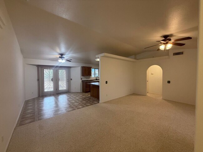 Building Photo - 3 Bedroom 2 Bathroom Home