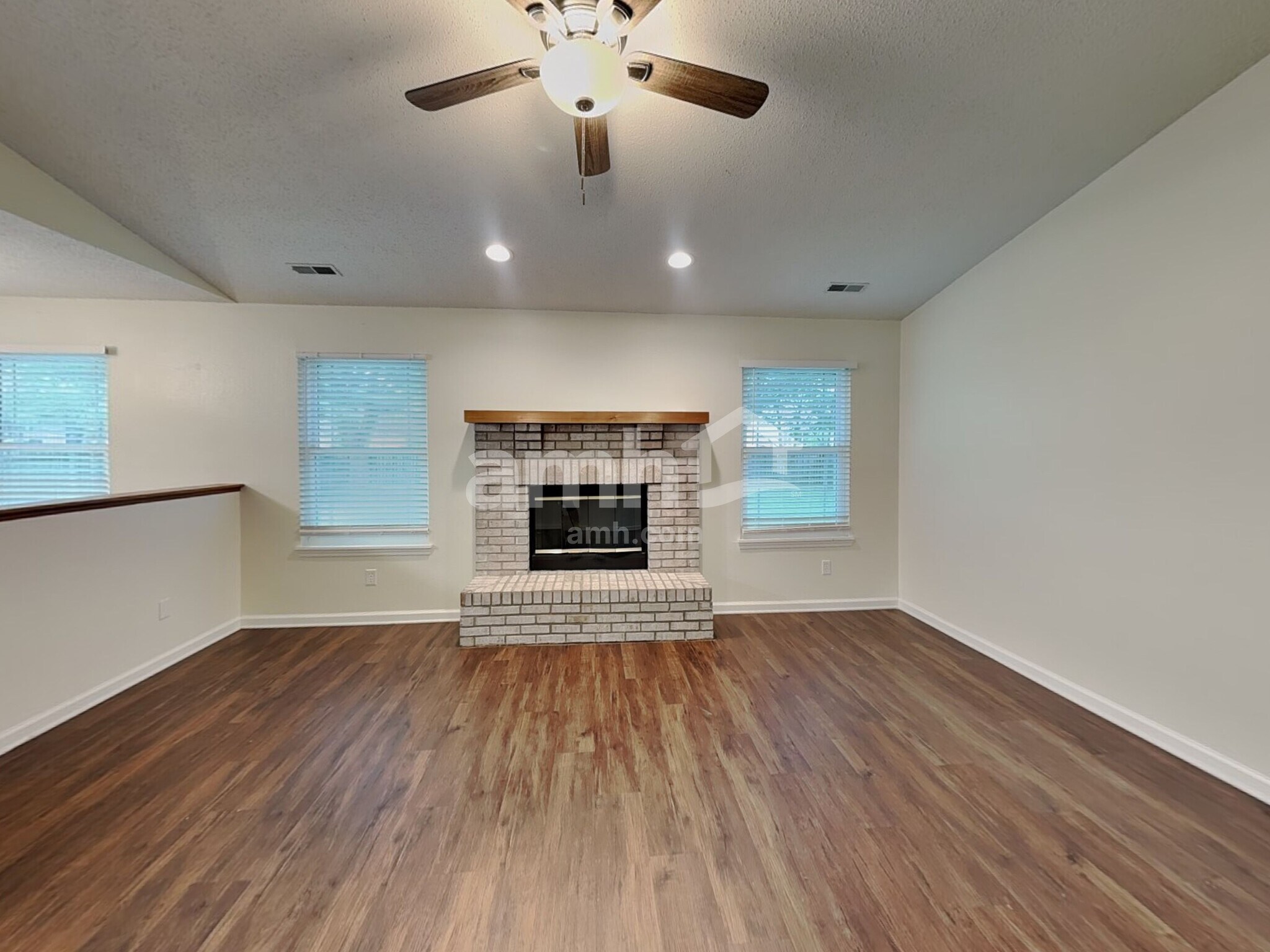 Building Photo - 528 Woodfield Cir