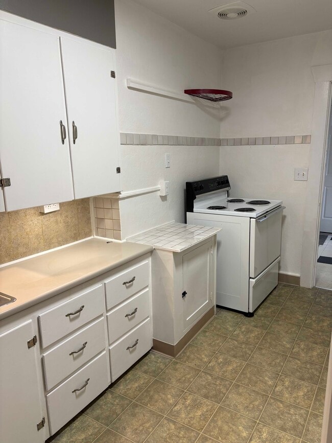 Building Photo - 4817 N Madison St